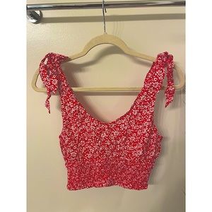 NEW. Hollister cropped floral top. Ties on shoulders. New with tags. Size M.